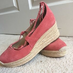 NWOT Peach faux suede wedges